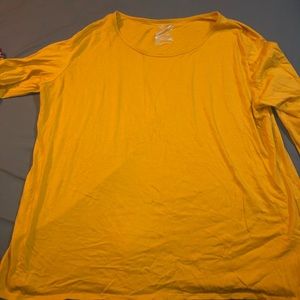 🧥Yellow long sleeve shirt 🧥